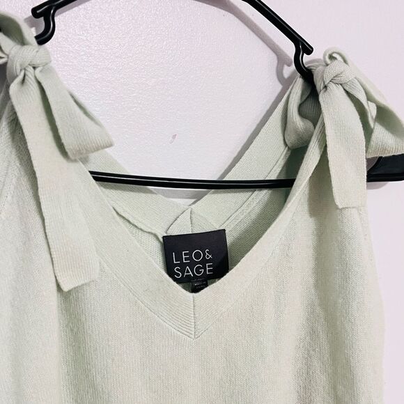 LEO & SAGE Double V Neck Sweater 100% cashmere Cold Shoulder Sz XS REVOLVE - Picture 2 of 10